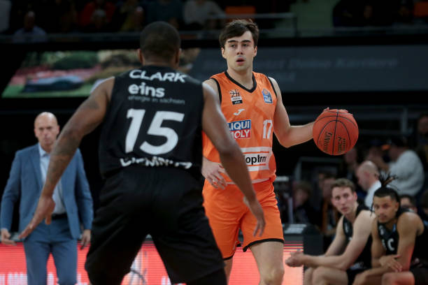 格和包括一 格和包括一