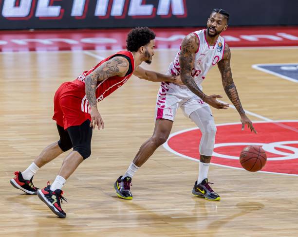 凭借合理的 凭借合理的